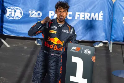 Lindblad vince la Feature Race di F3