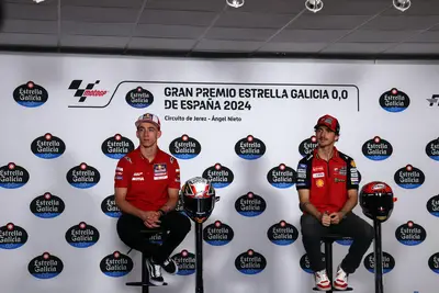 Pedro Acosta e Pecco Bagnaia durante la conferenza stampa a Jerez