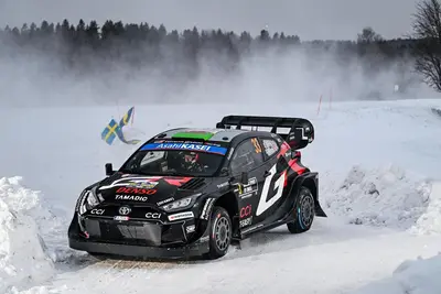 Elfyn Evans, leader al termine del venerdì svedese.