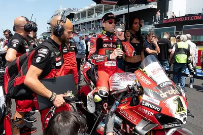 Alvaro Bautista sulla griglia di partenza di Misano durante il WorldSBK