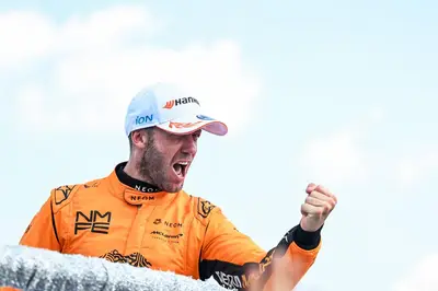 Sam Bird festeggia la vittoria a San Paolo: per McLaren sarà "gara di casa" per la powertrain Nissan. Credits: FIA Formula E