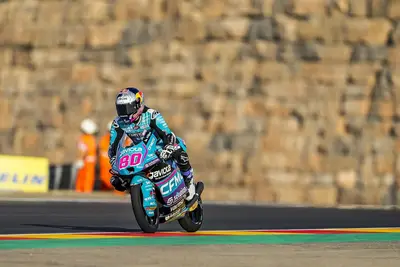 David Alonso in azione sul circuito di Aragon, in sella alla sua moto del team Aspar
