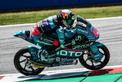 David Alonso in azione sul circuito della Catalunya in sella alla sua moto del team Aspar