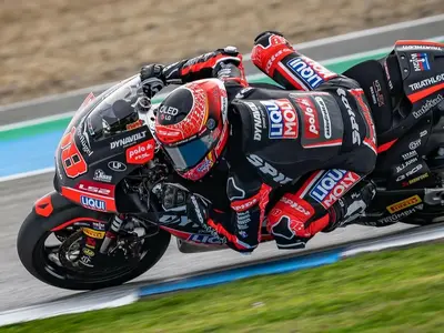 Manuel Gonzales guida la moto