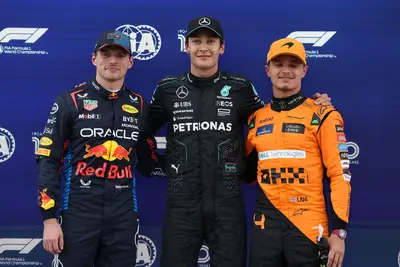 George Russell scatta dalla pole per la prima volta da Ungheria 2022: Verstappen secondo a pari tempo.