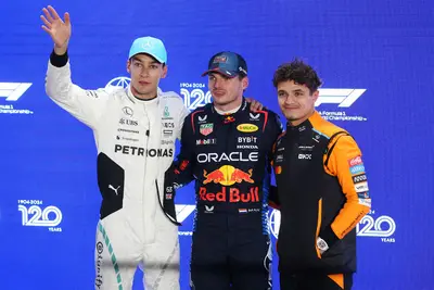 La top-3 della qualifica di Losail: Russell scatta dalla pole dopo la penalità assegnata a Verstappen.