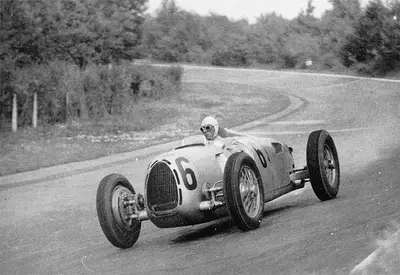 Achille Varzi, il signore di Galliate in azione sulla sua Auto Union