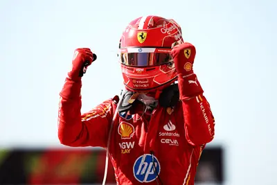 Charles Leclerc esulta per la terza vittoria stagionale.