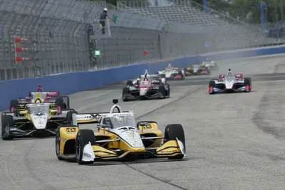 Le vetture al Milwaukee Mile durante i test