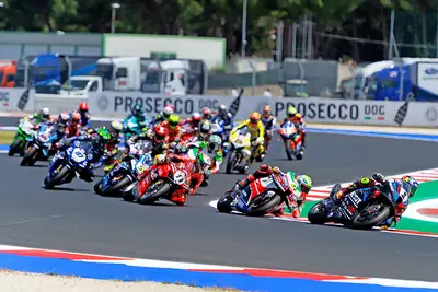 La partenza di Gara 1 WorldSBK a Misano