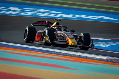 Il pilota tedesco ottiene la prima casella beffando Fornaroli per pochi millesimi, terzo Victor Martins