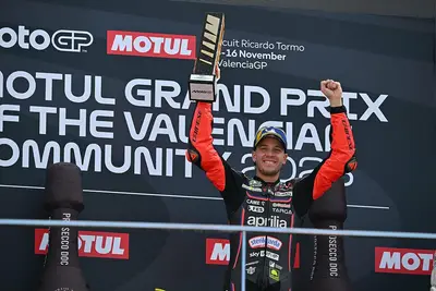 Bezzecchi trionfa a Valencia