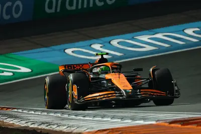 Norris in azione a Zandvoort dove ha vinto con 22"8 su Verstappen.