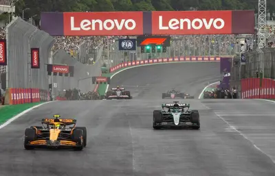 La partenza del secondo giro di formazione ieri a Interlagos.