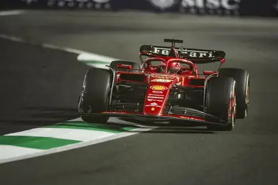 Leclerc in azione a Jeddah nella rincorsa al terzo posto finale. Credits: x/@ScuderiaFerrari