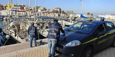 La Guardia di Finanza al Porto