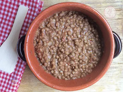 Piatto a base di lenticchie
