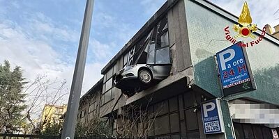 L'auto incastrata