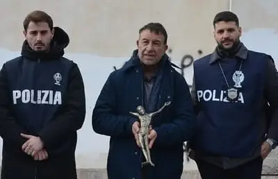 La consegna della refurtiva al parroco