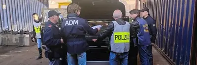 Una delle auto sequestrate