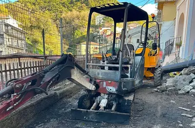 L'escavatore bruciato