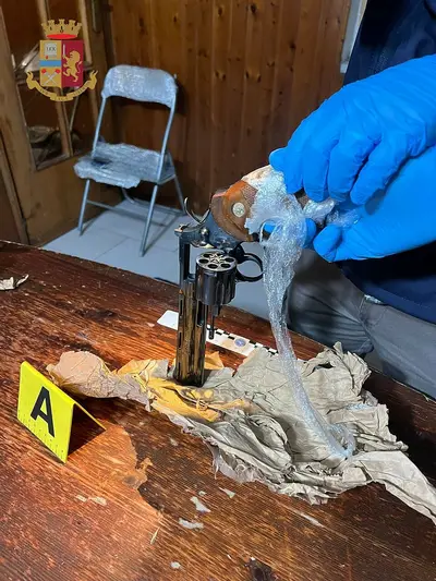 La pistola sequestrata