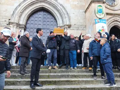 La bara di Salvatore Iaccino al Duomo di Cosenza