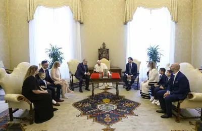Michele Affidato orafo con Papa Francesco
