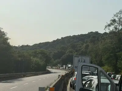 Traffico bloccato sulla Due Mari