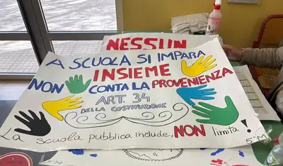 Uno striscione al centro delle polemiche