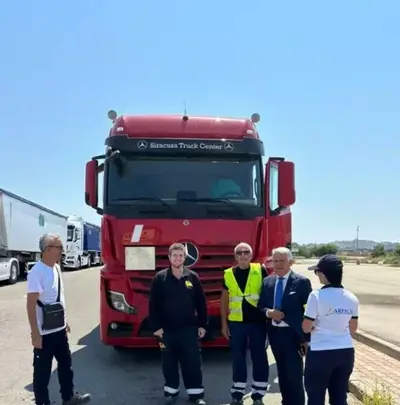 Camion pronti al trasferimento di rifiuti