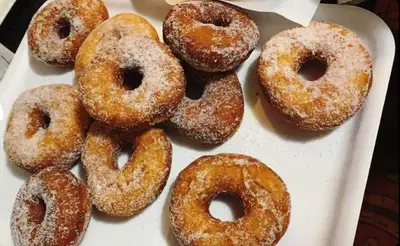 Ciambelle fritte con lo zucchero