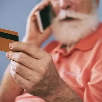 raggiratore ferma gli anziani al centro di Cosenza