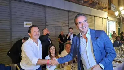 La stretta di mano fra Tridico e Occhiuto