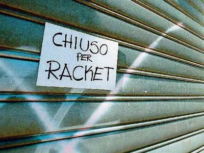 Una protesta estrema contro il pizzo