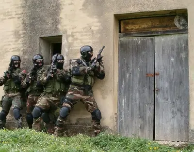 SQUADRONI ELIPORTATI 'CACCIATORI'