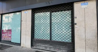 Uno dei negozi chiusi su corso Mazzini