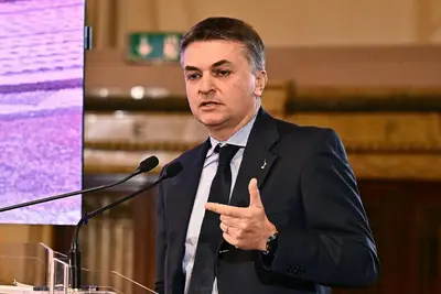 Rixi parla ai microfoni