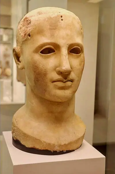 La testa della statua di Apollo Aleo