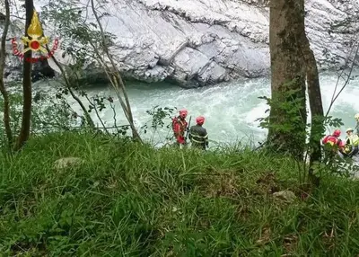 Soccorritori sul Fiume Lao