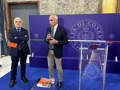 Il sindaco di Cosenza Franz Caruso