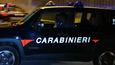 Macchina dei Carabinieri di notte mentre pattugliano la zona di Polistena