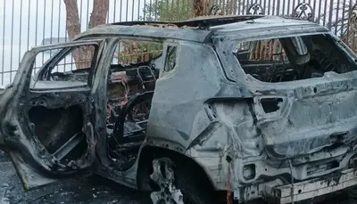 L'auto del sindaco distrutta