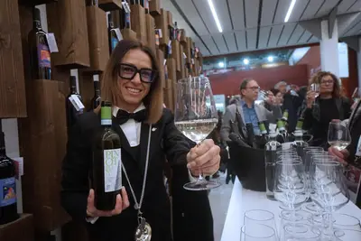 Calice di vino al Vinitaly