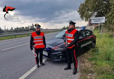 posto di blocco carabinieri roccella jonica