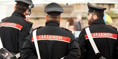 carabinieri che discutono