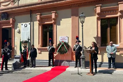 Cerimonia di apposizione della targa