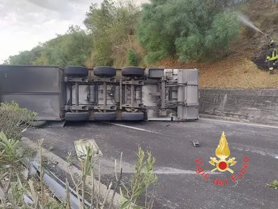 Camion ribaltato