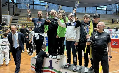 Il presidente Mascaro con alcuni premiati