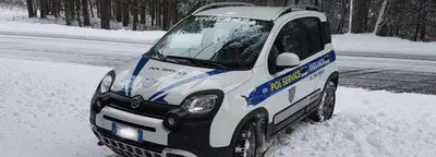Macchine della Pol Service nella neve